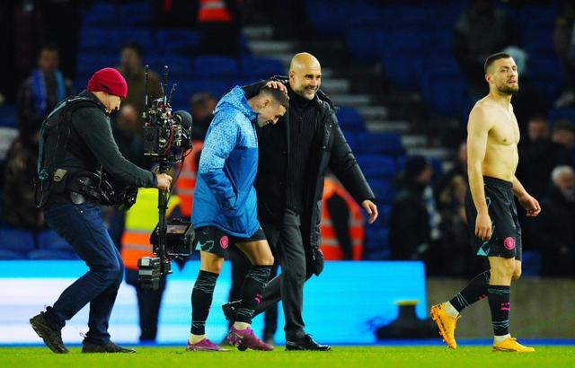 日讯, 曼城以, 哈里 日讯, 曼城以, 哈里