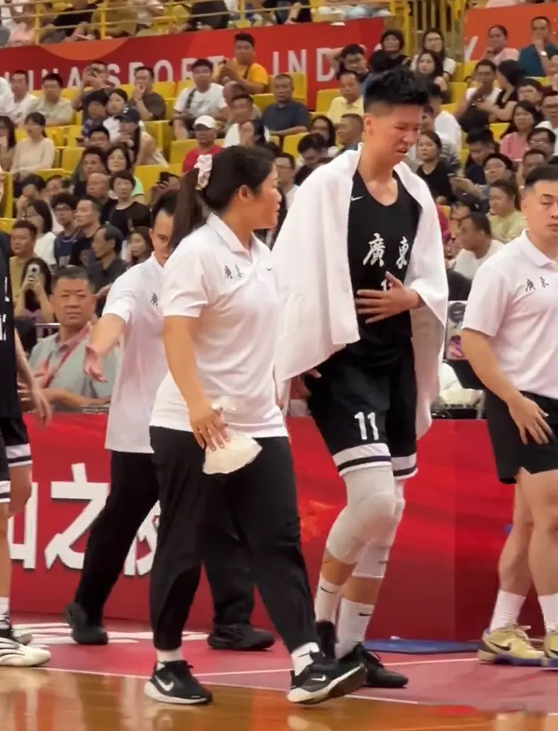 广东女篮和, 唐毓, 而老将黄思 广东女篮和, 唐毓, 而老将黄思